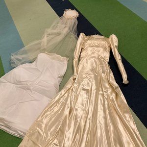 Vintage 1920s Stunning Ivory Wedding Dress With Vail And Slip Preserved